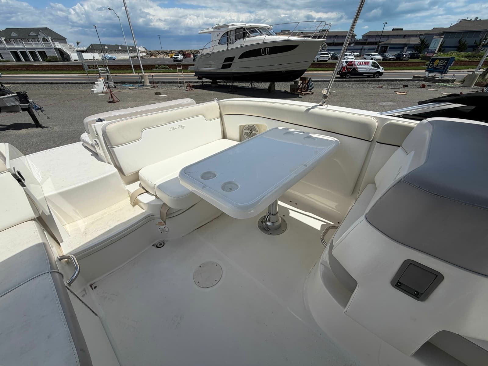 2013 Sea Ray 300 Sundeck - Photo 6