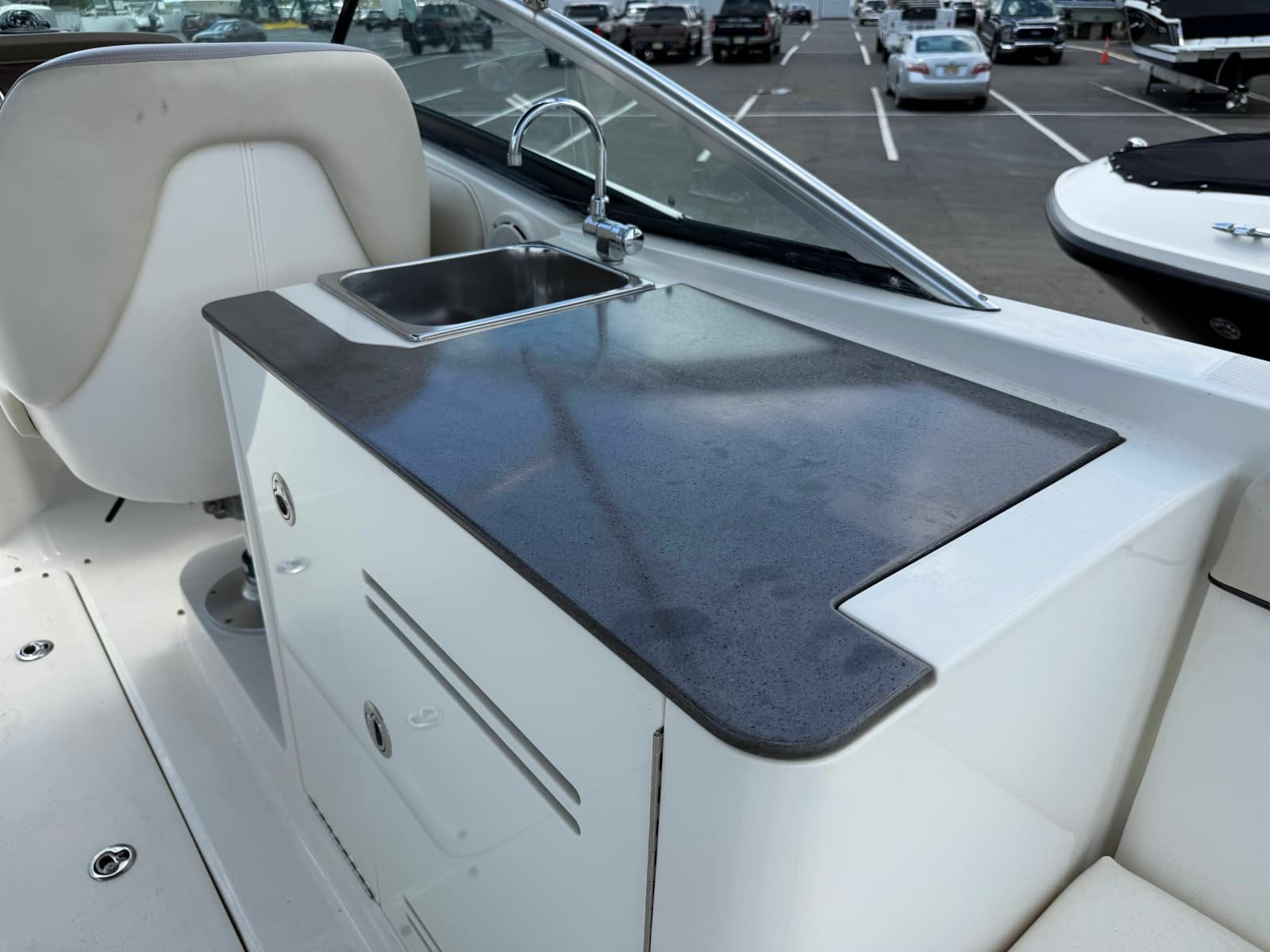 2013 Sea Ray 300 Sundeck - Photo 9