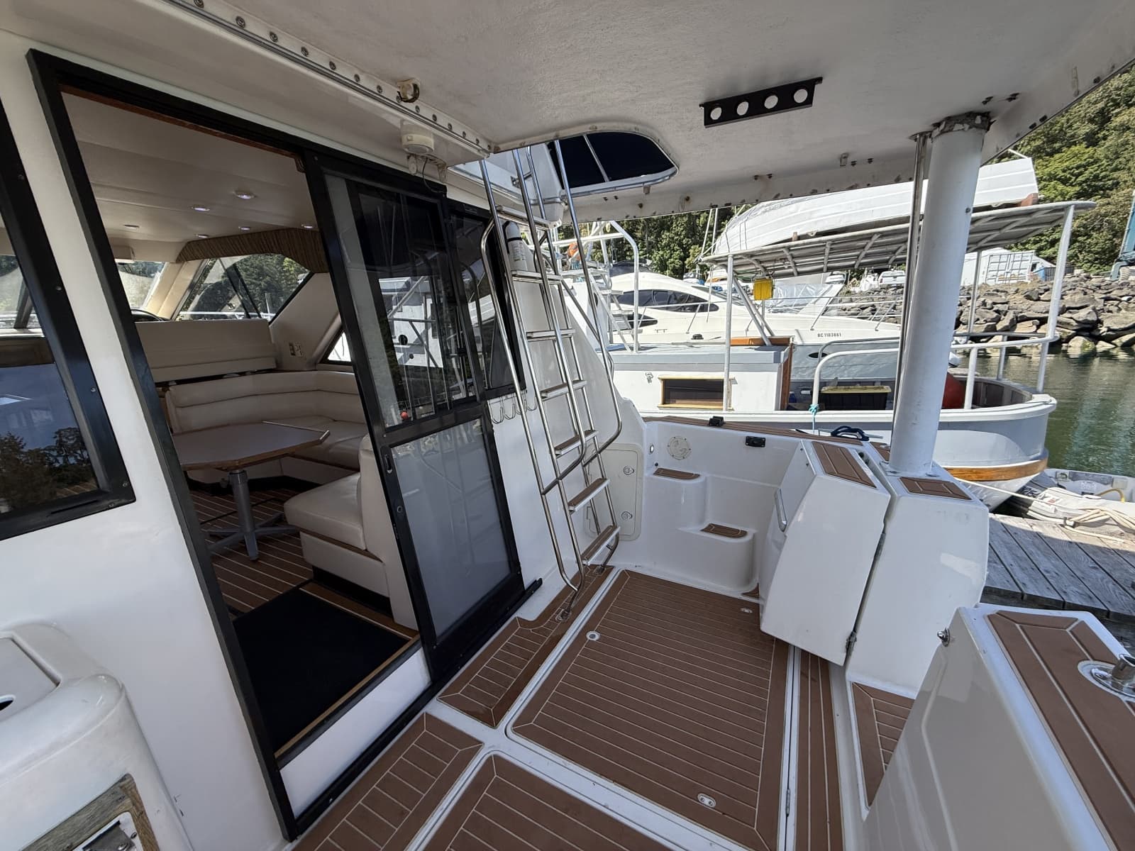 1998 Bayliner 3788 - Photo 16