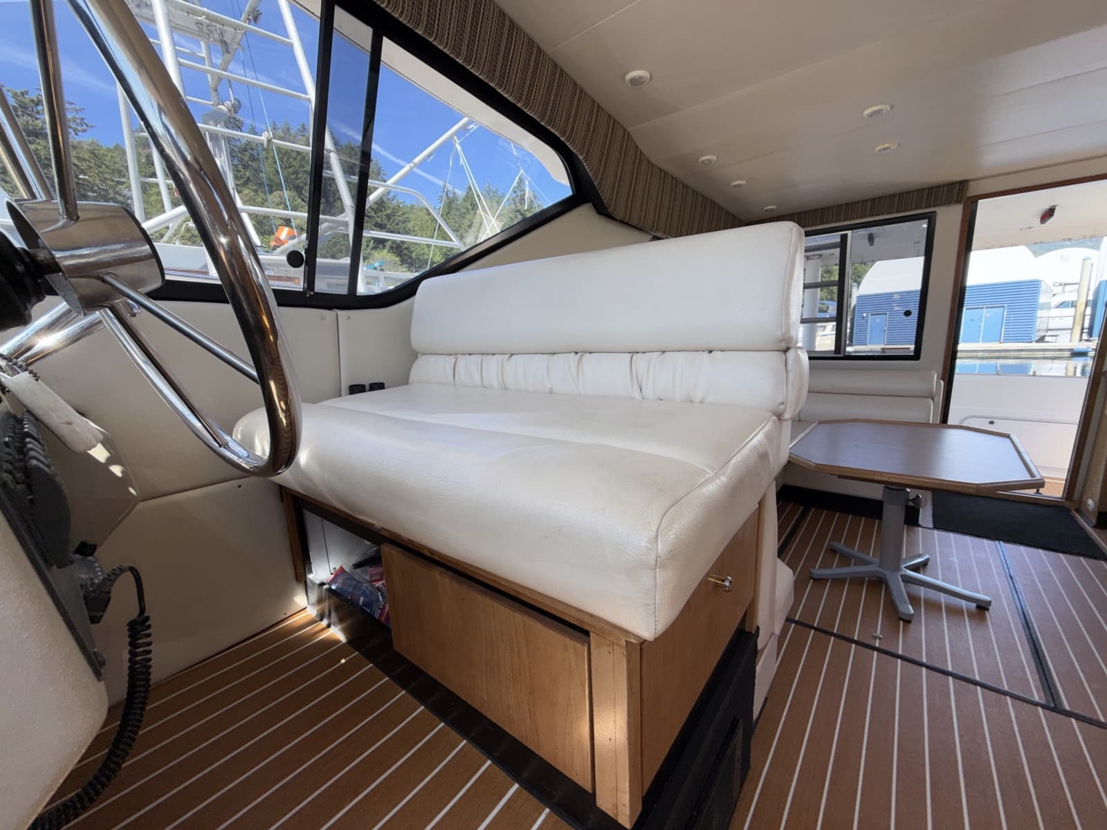 1998 Bayliner 3788 - Photo 58