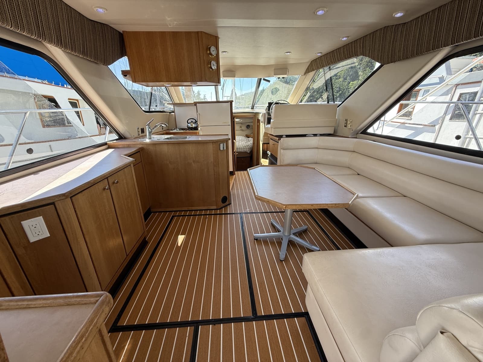 1998 Bayliner 3788 - Photo 31