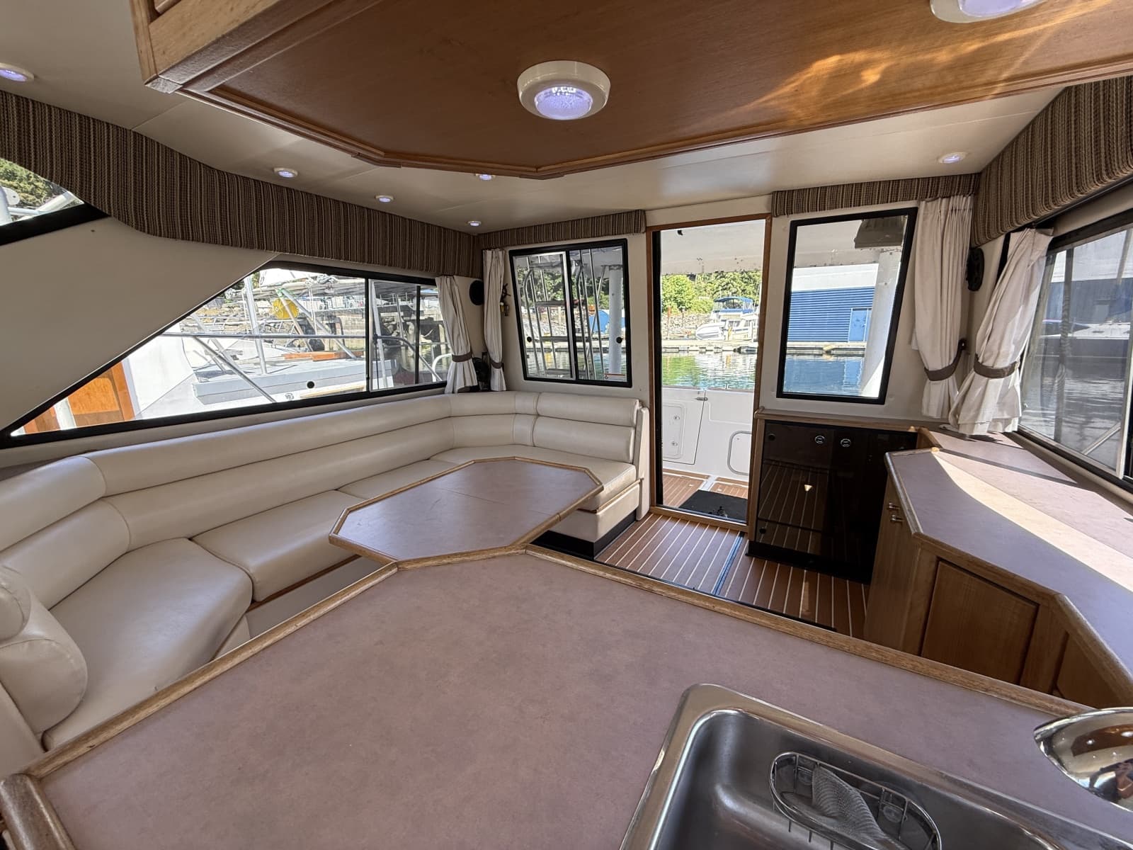 1998 Bayliner 3788 - Photo 38