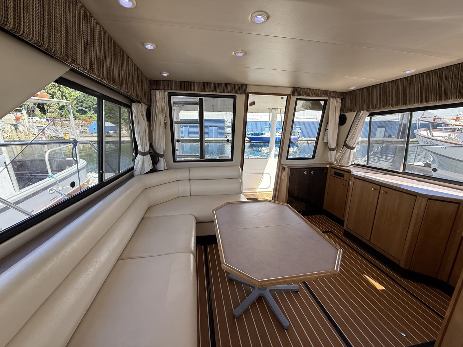 1998 Bayliner 3788 - Photo 33