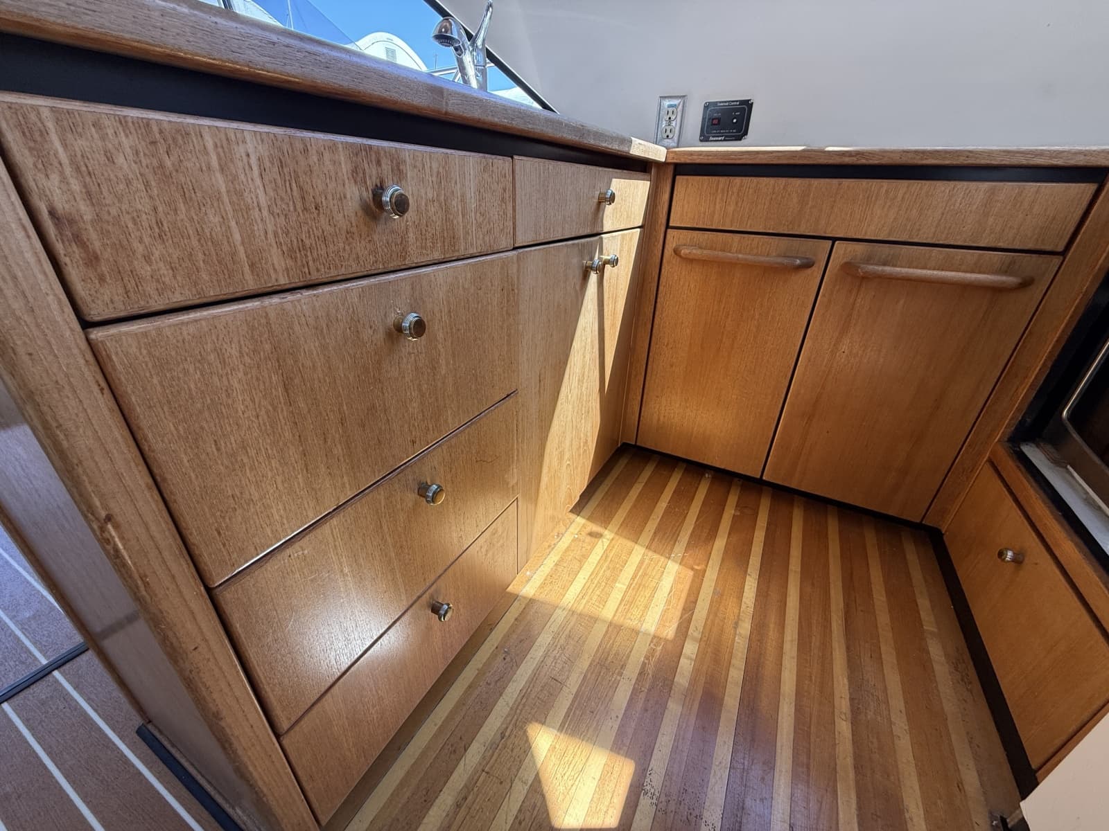 1998 Bayliner 3788 - Photo 57
