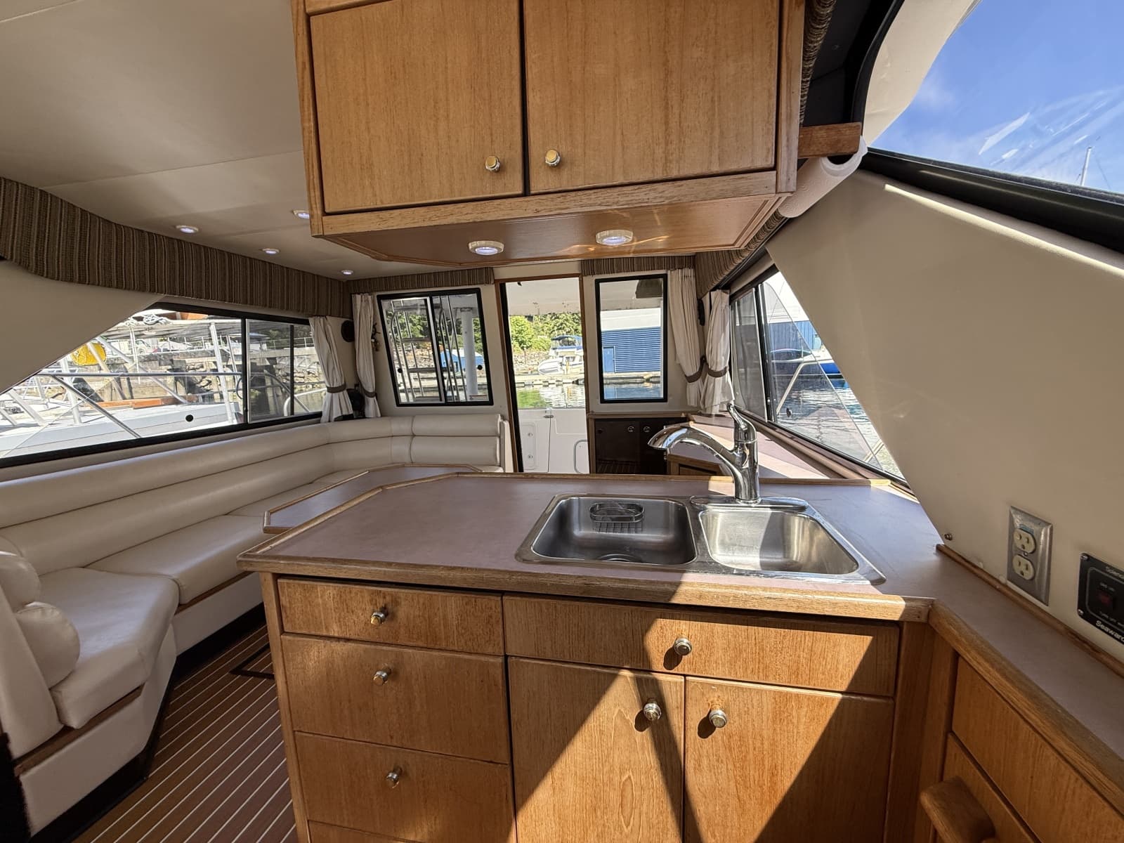 1998 Bayliner 3788 - Photo 37