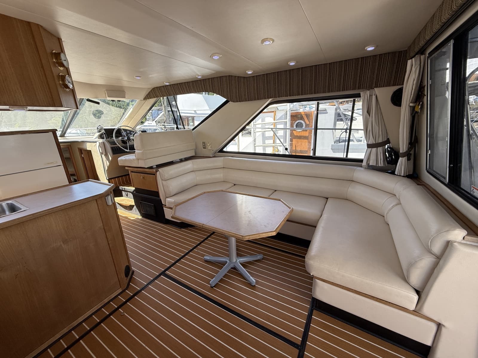 1998 Bayliner 3788 - Photo 32