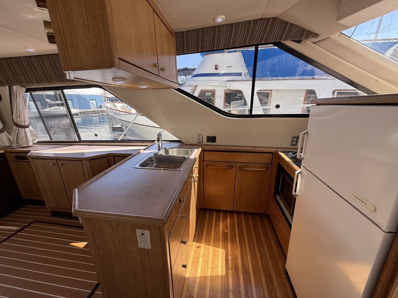 1998 Bayliner 3788 - Photo 34
