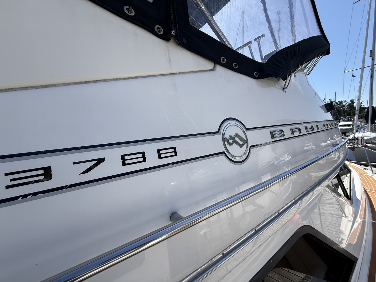 1998 Bayliner 3788 - Photo 20