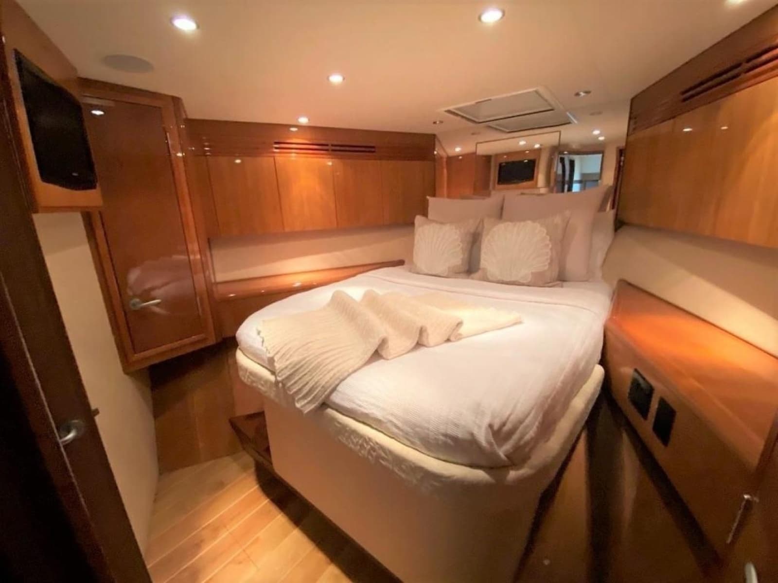 2011 Hatteras  - Photo 10