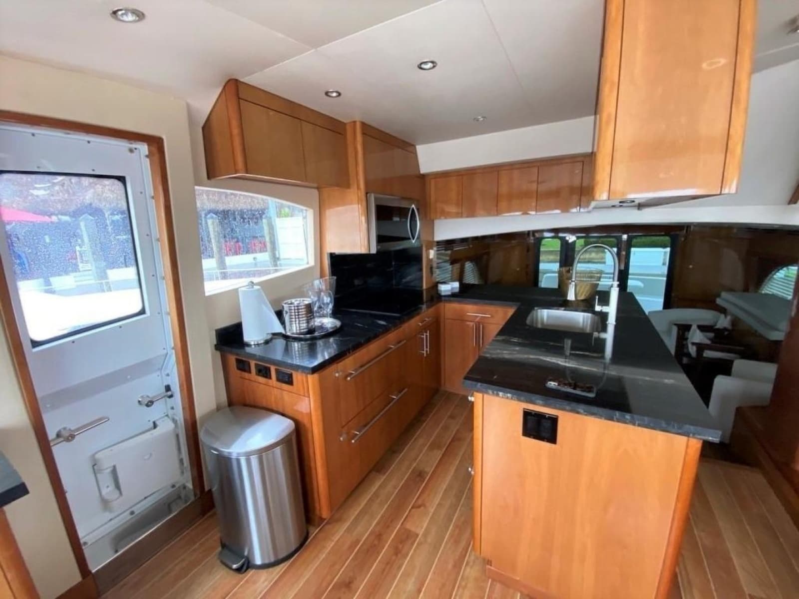 2011 Hatteras  - Photo 7
