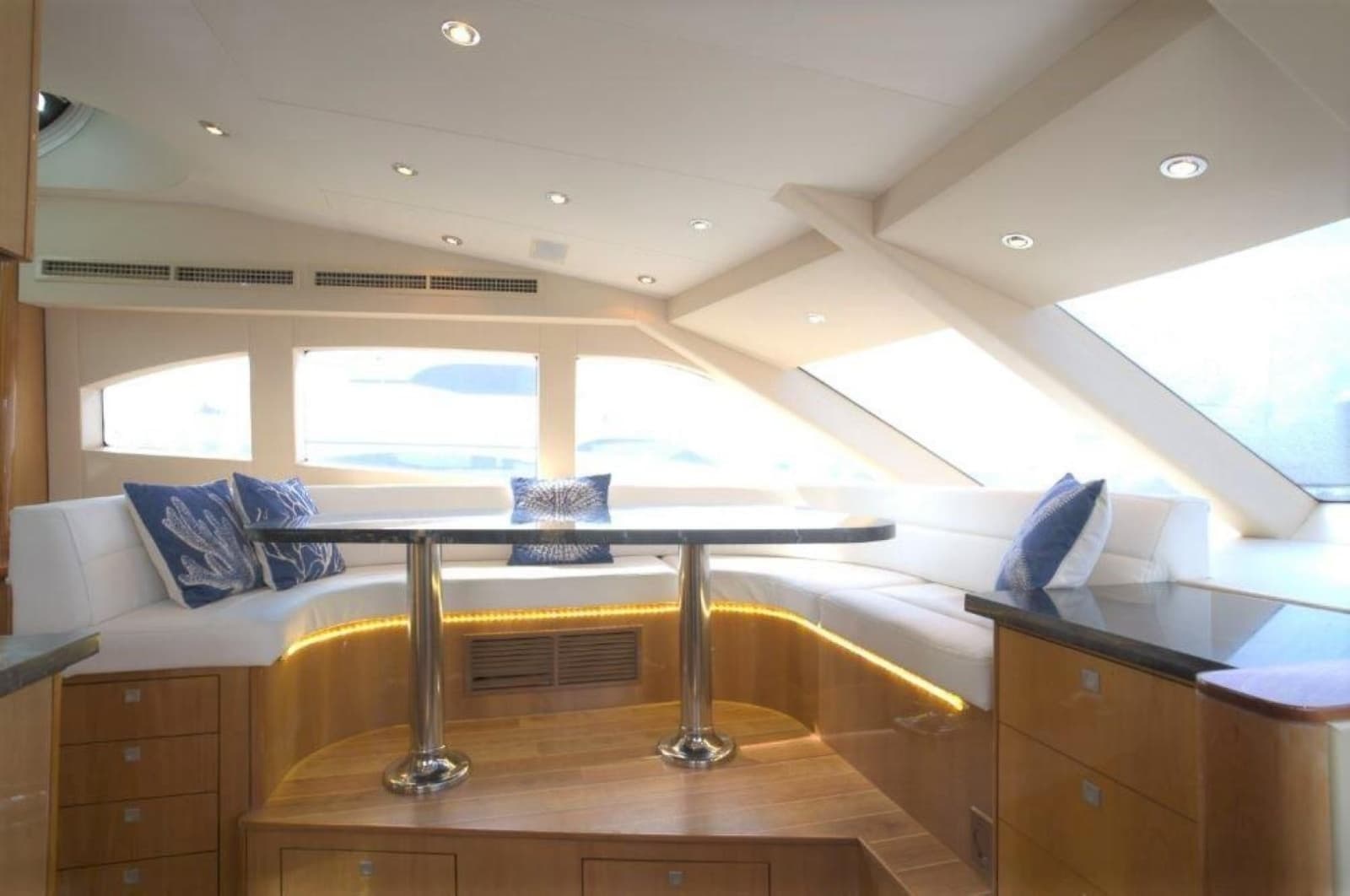 2011 Hatteras  - Photo 8