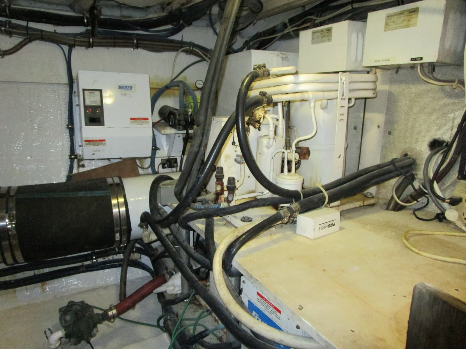 1976 Hatteras 53 Convertible - Photo 46