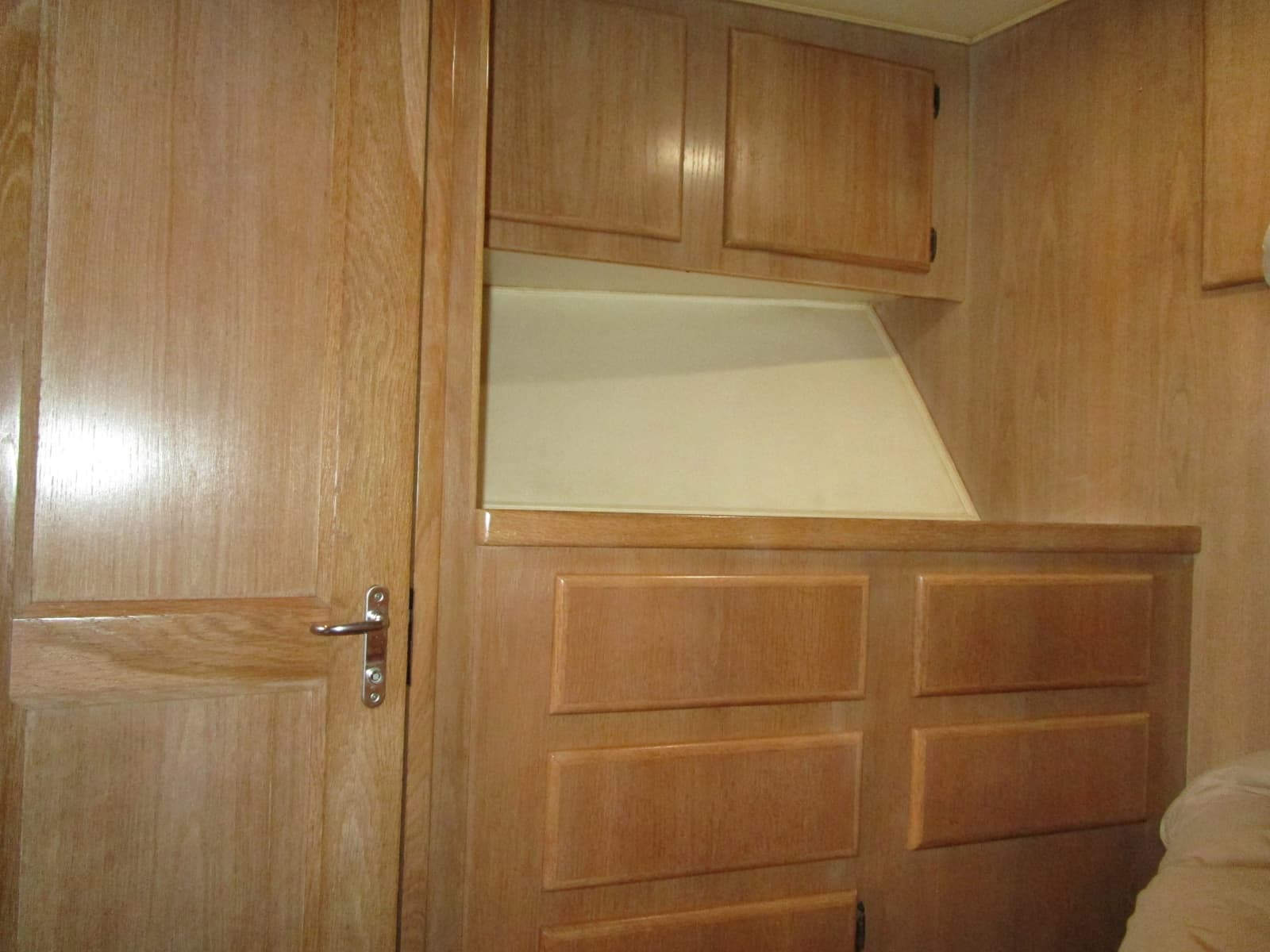 1976 Hatteras 53 Convertible - Photo 23