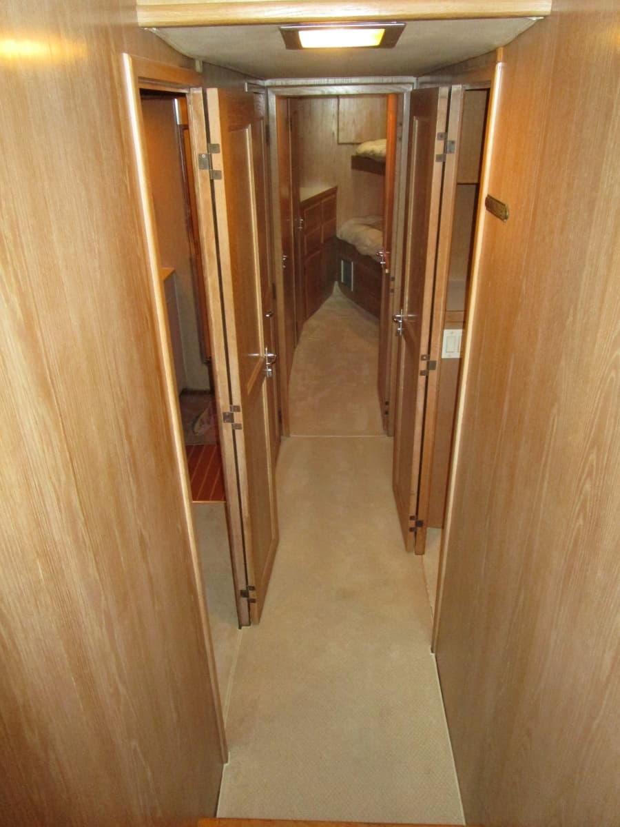 1976 Hatteras 53 Convertible - Photo 13