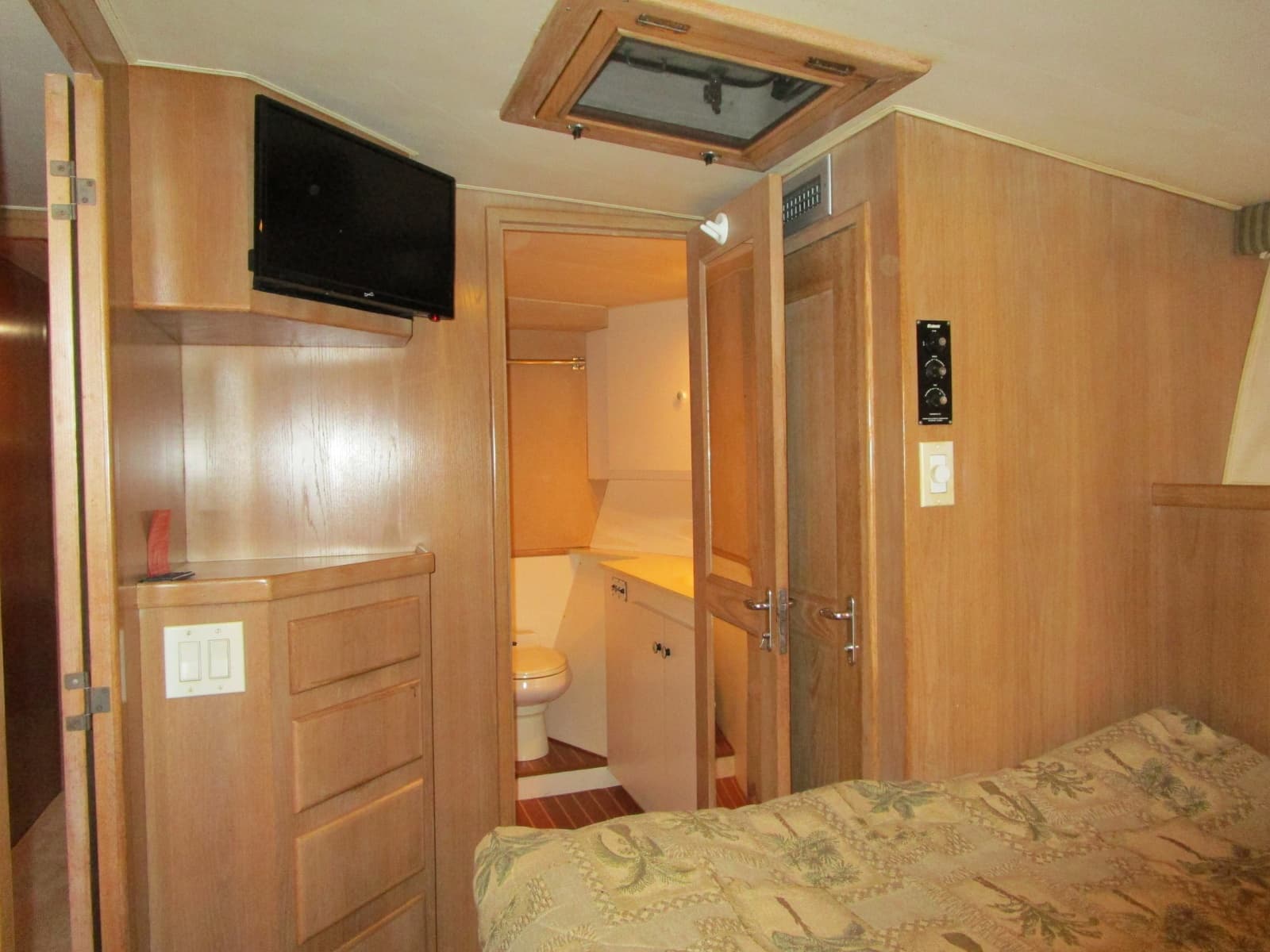 1976 Hatteras 53 Convertible - Photo 15