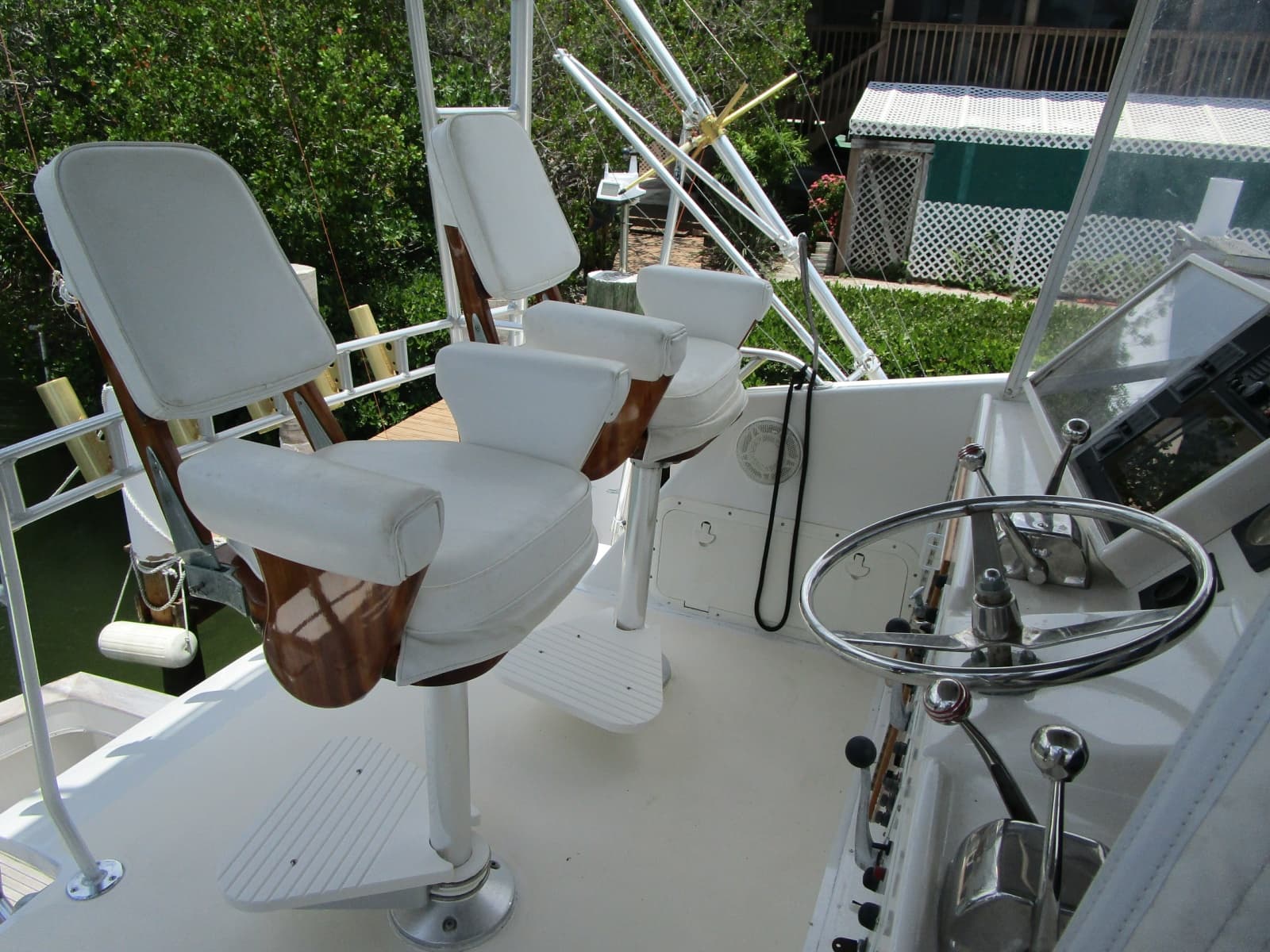 1976 Hatteras 53 Convertible - Photo 38