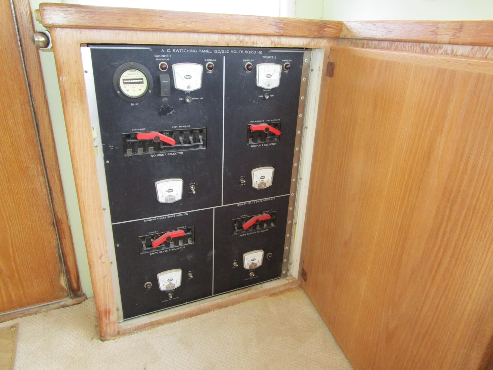 1976 Hatteras 53 Convertible - Photo 8