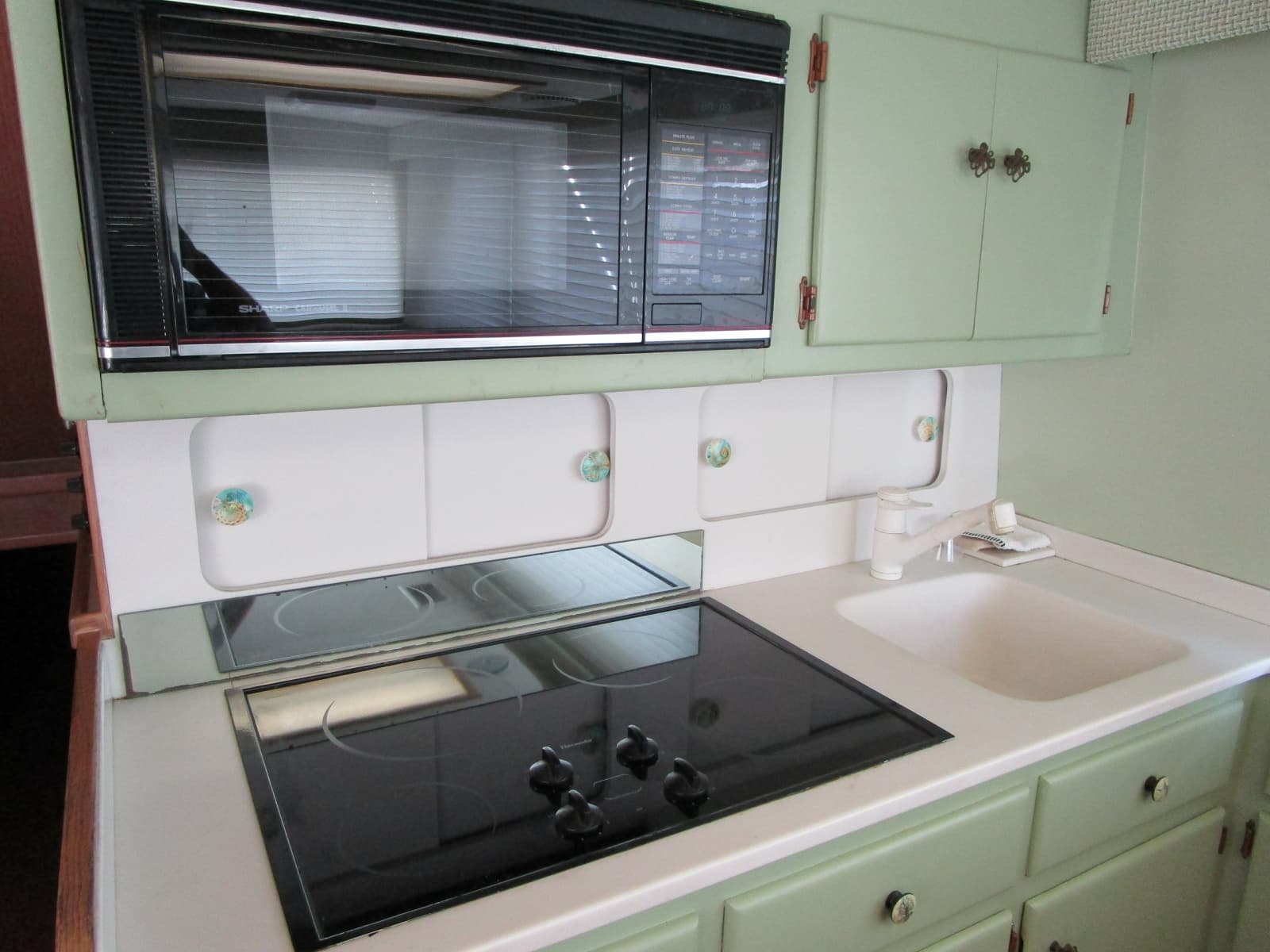 1976 Hatteras 53 Convertible - Photo 10