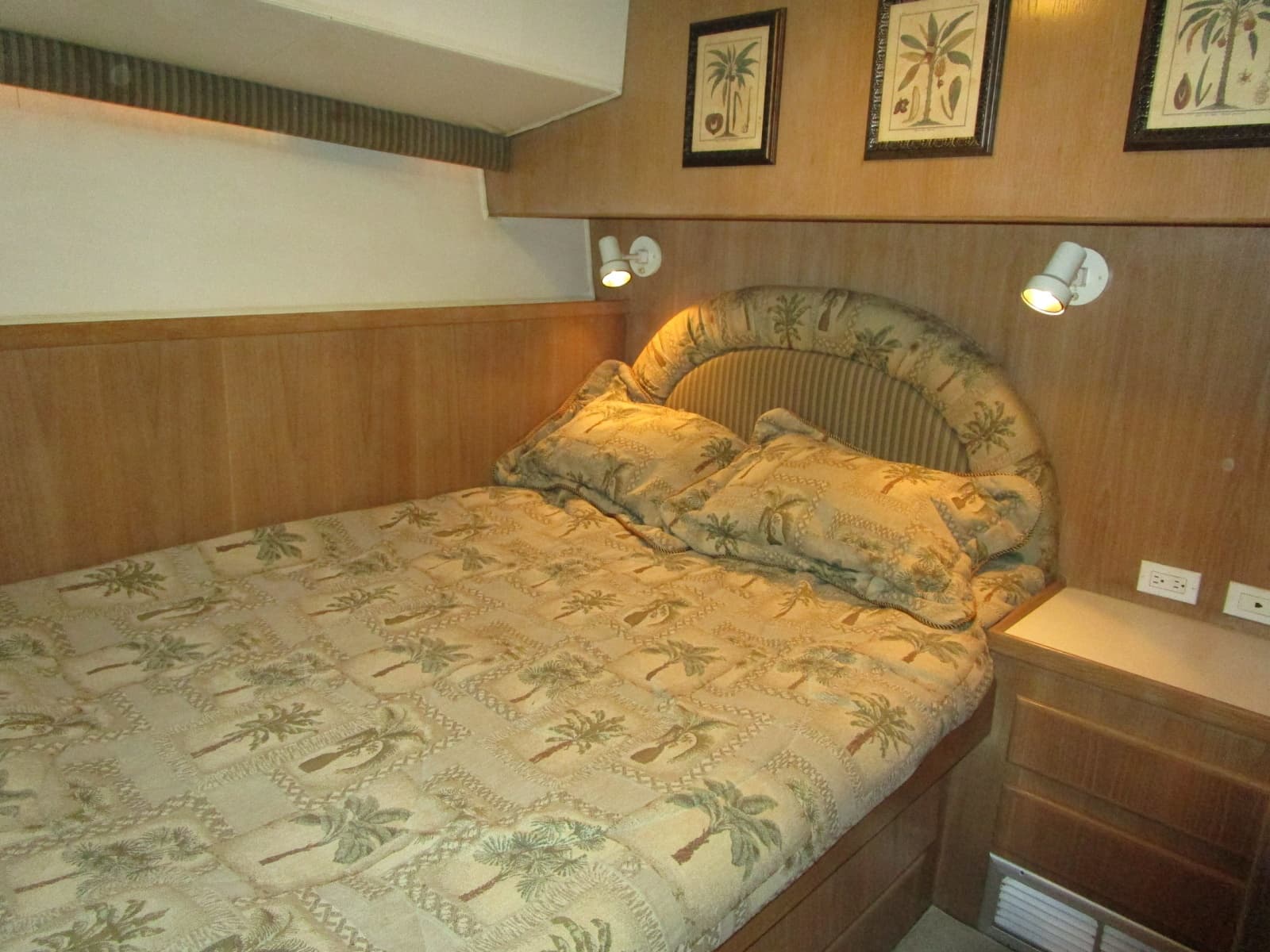 1976 Hatteras 53 Convertible - Photo 14