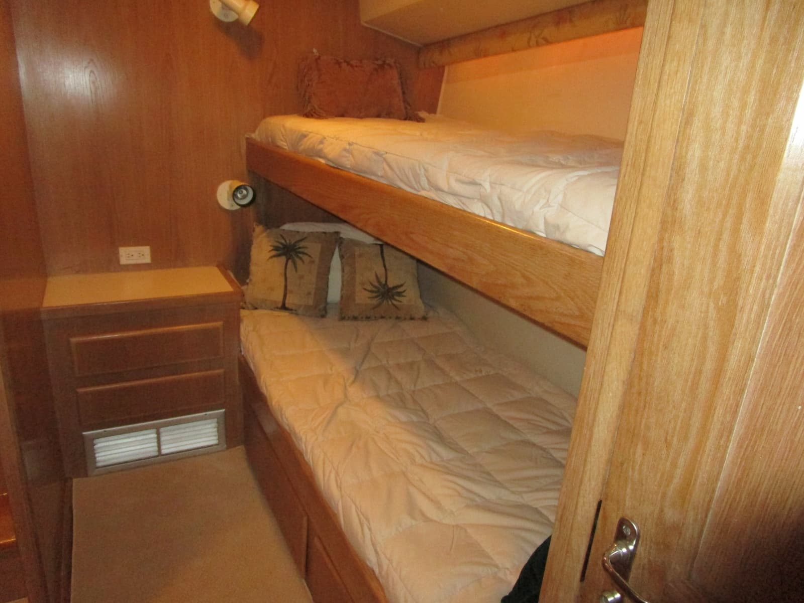 1976 Hatteras 53 Convertible - Photo 18