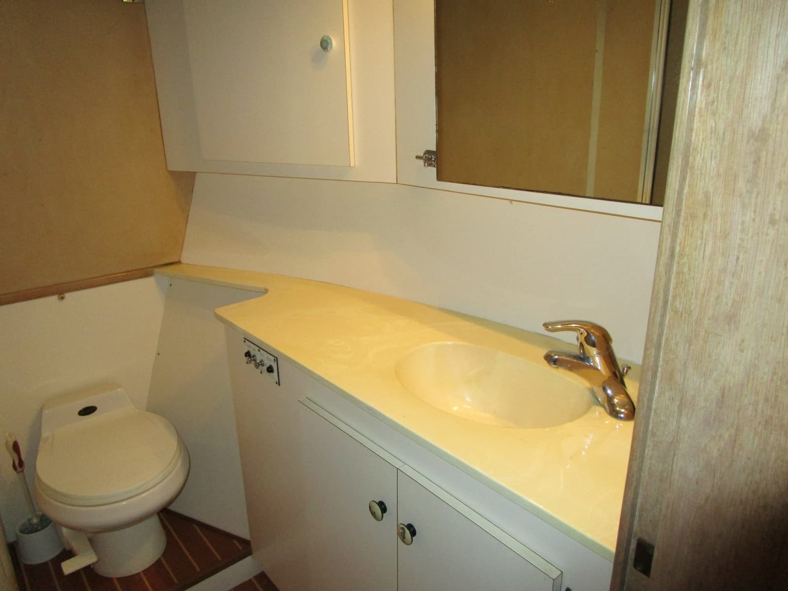 1976 Hatteras 53 Convertible - Photo 16