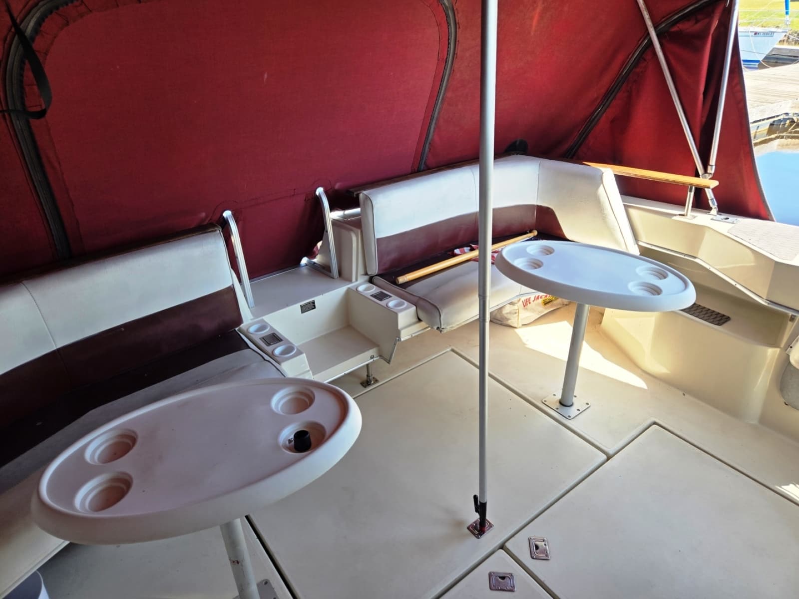 1984 Cruisers Yachts Ultra Vee 336 - Photo 7