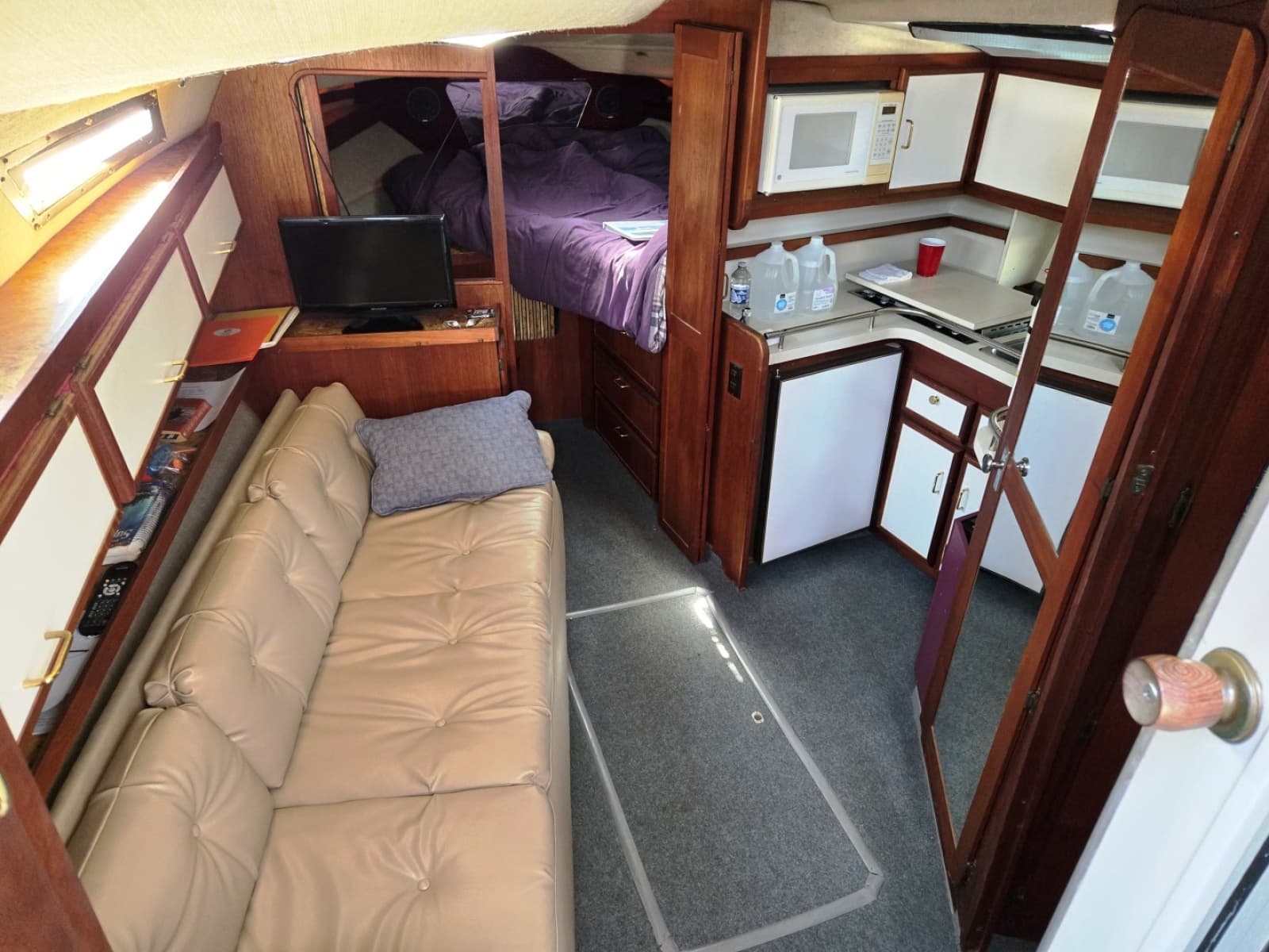 1984 Cruisers Yachts Ultra Vee 336 - Photo 15