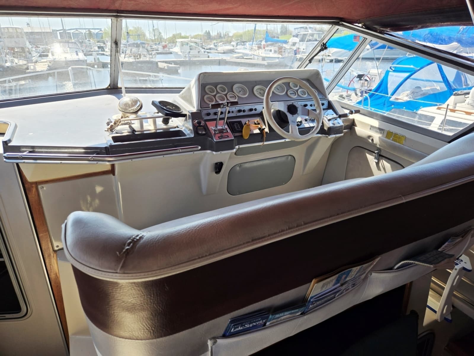 1984 Cruisers Yachts Ultra Vee 336 - Photo 8