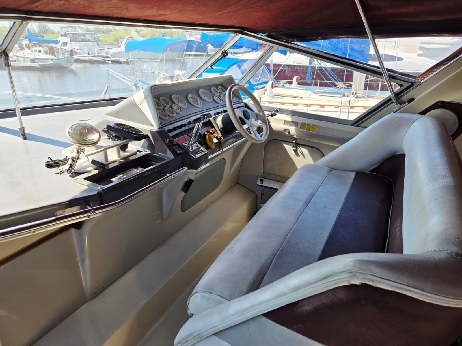 1984 Cruisers Yachts Ultra Vee 336 - Photo 13