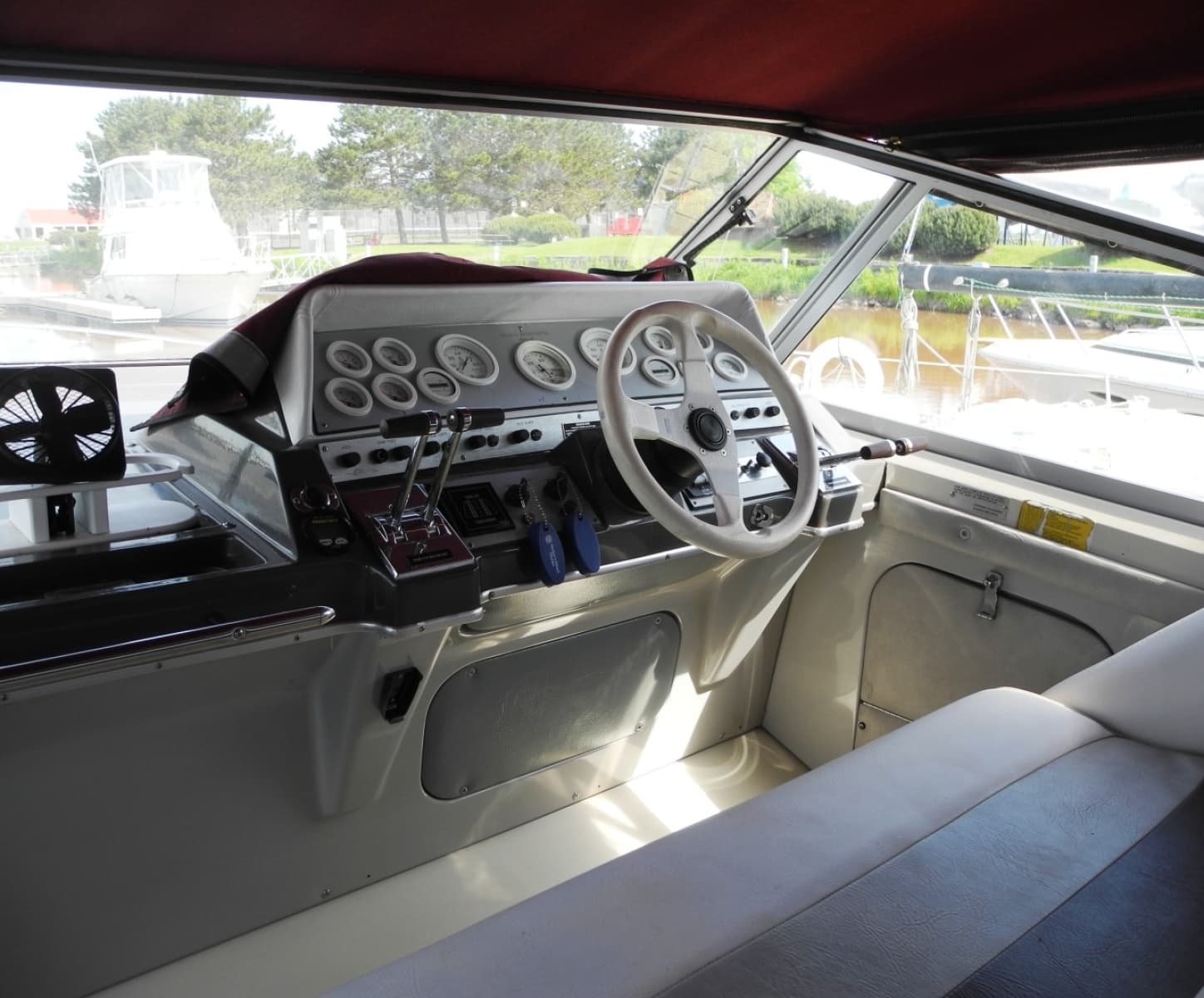 1984 Cruisers Yachts Ultra Vee 336 - Photo 10