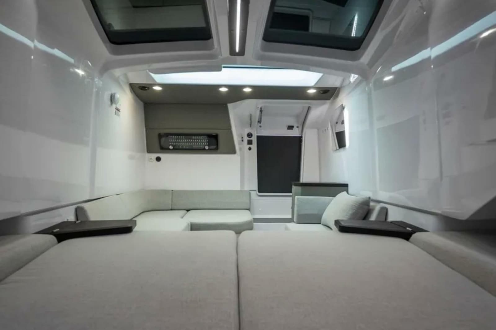 2024 Axopar Brabus 37 Sun-Top - Photo 5