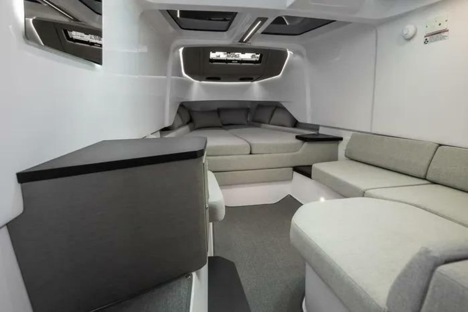 2024 Axopar Brabus 37 Sun-Top - Photo 4