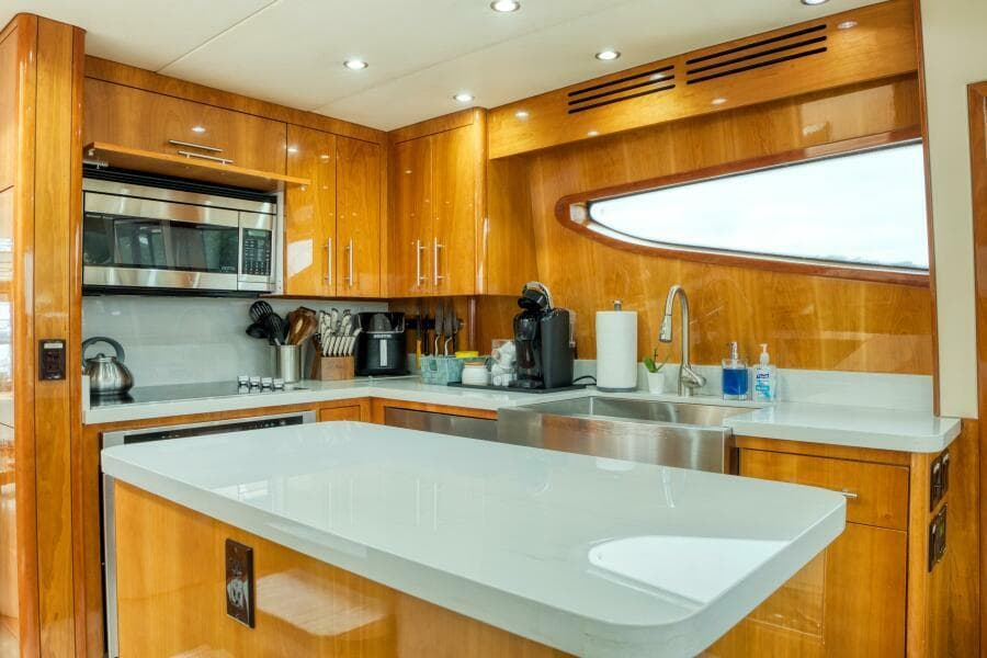 2007 Hatteras 80 Enclosed Bridge - Photo 20