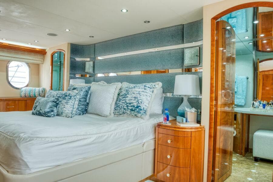 2007 Hatteras 80 Enclosed Bridge - Photo 26