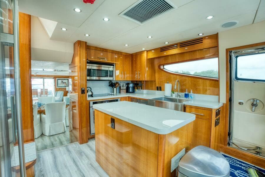 2007 Hatteras 80 Enclosed Bridge - Photo 23