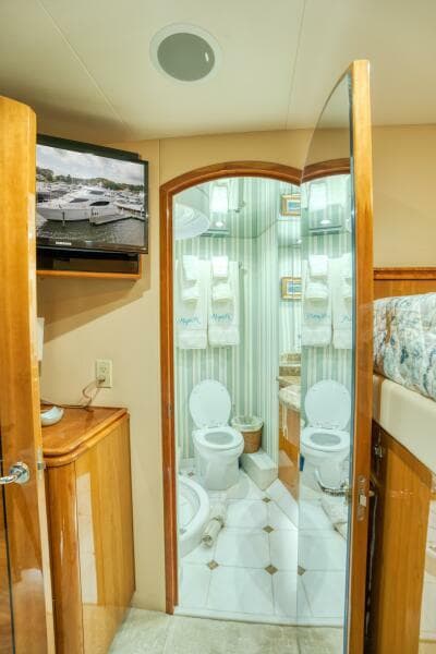 2007 Hatteras 80 Enclosed Bridge - Photo 44