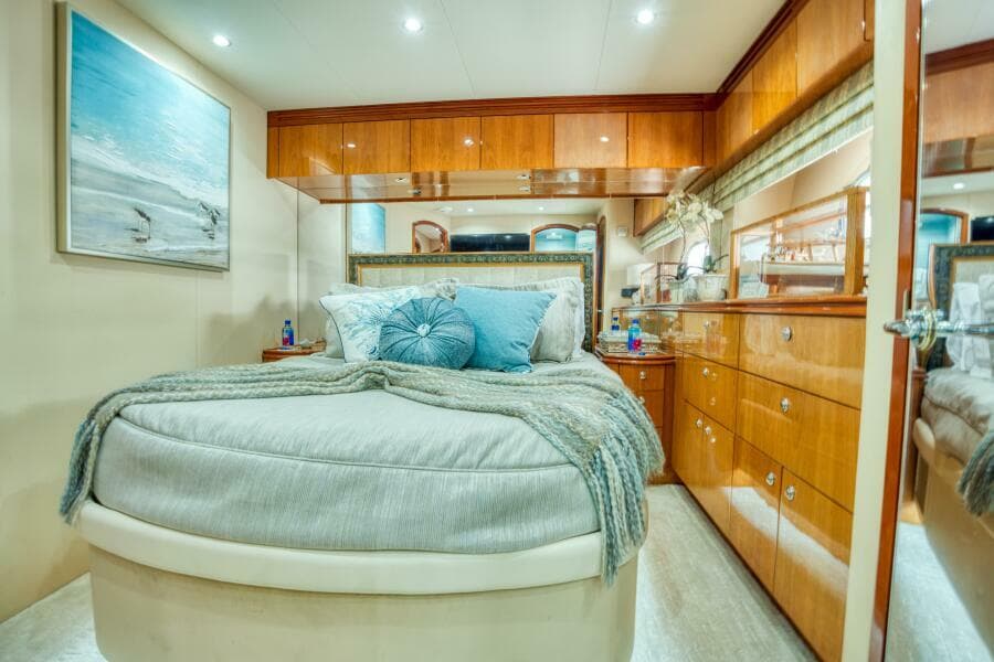 2007 Hatteras 80 Enclosed Bridge - Photo 37