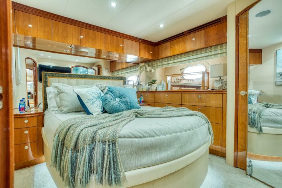 2007 Hatteras 80 Enclosed Bridge - Photo 35