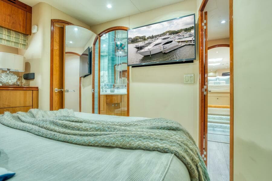 2007 Hatteras 80 Enclosed Bridge - Photo 36