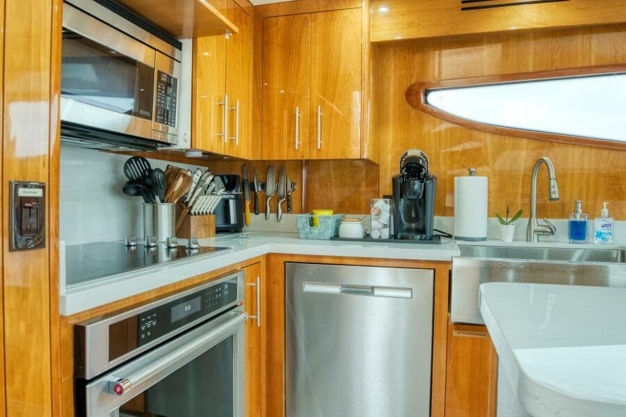 2007 Hatteras 80 Enclosed Bridge - Photo 19