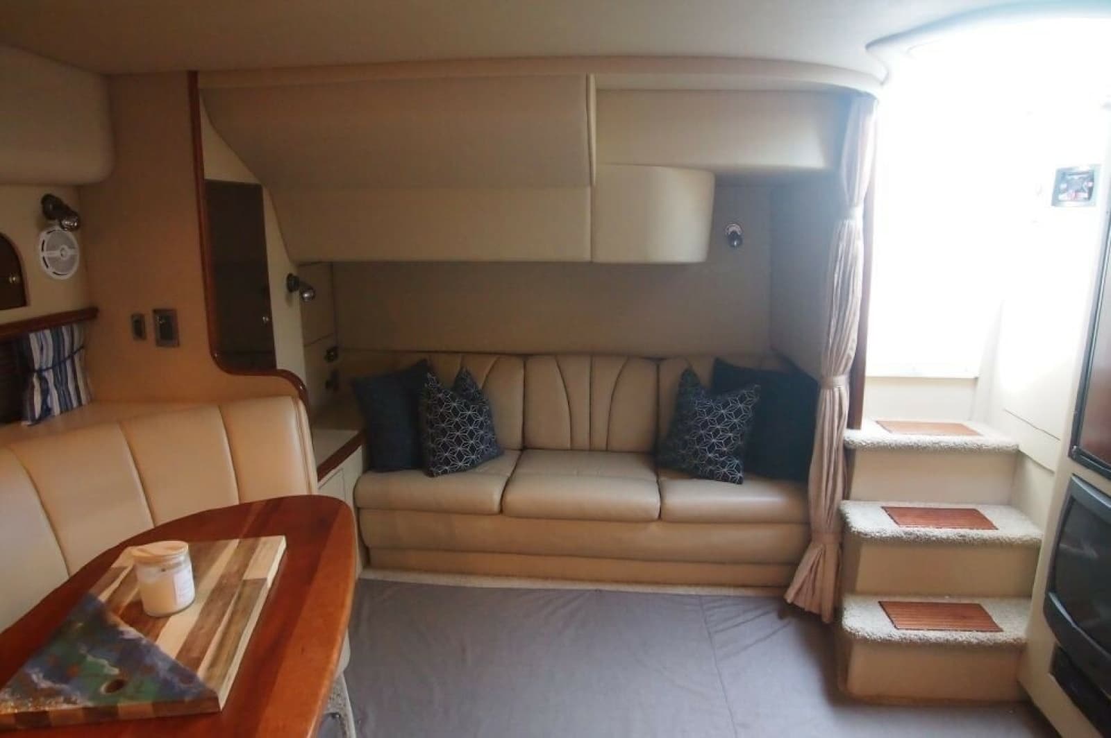 2002 Cruisers Yachts 3572 - Photo 3