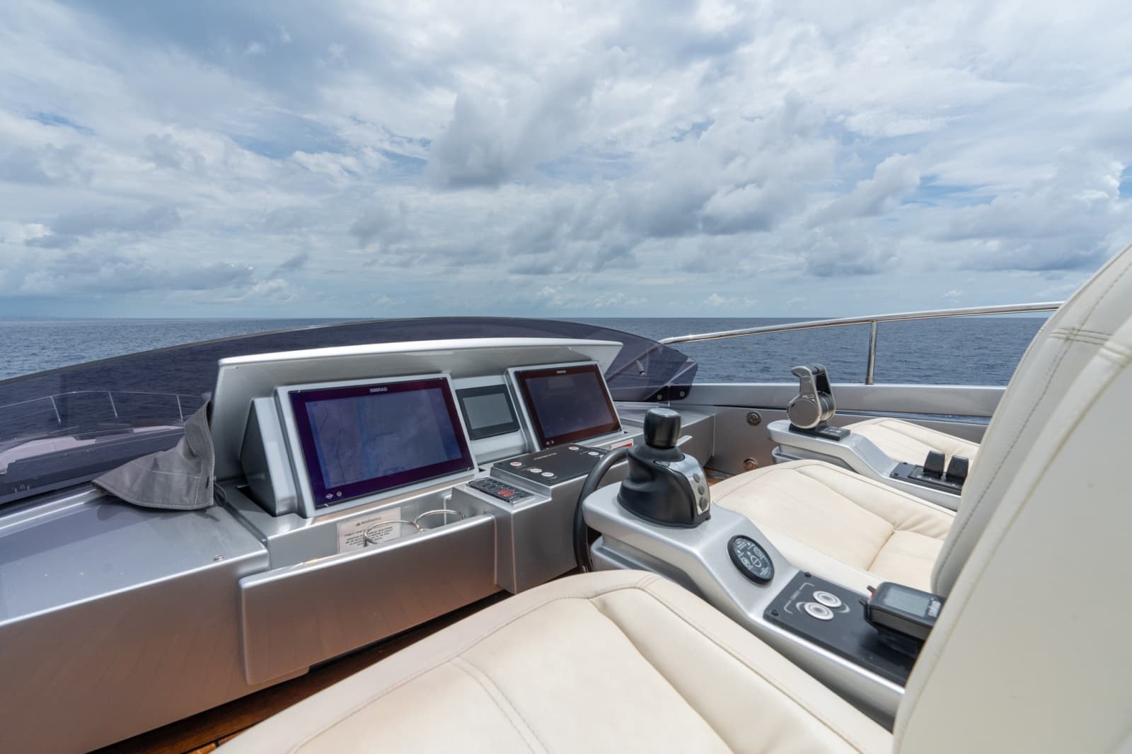 2020 Pershing 8X - Photo 24