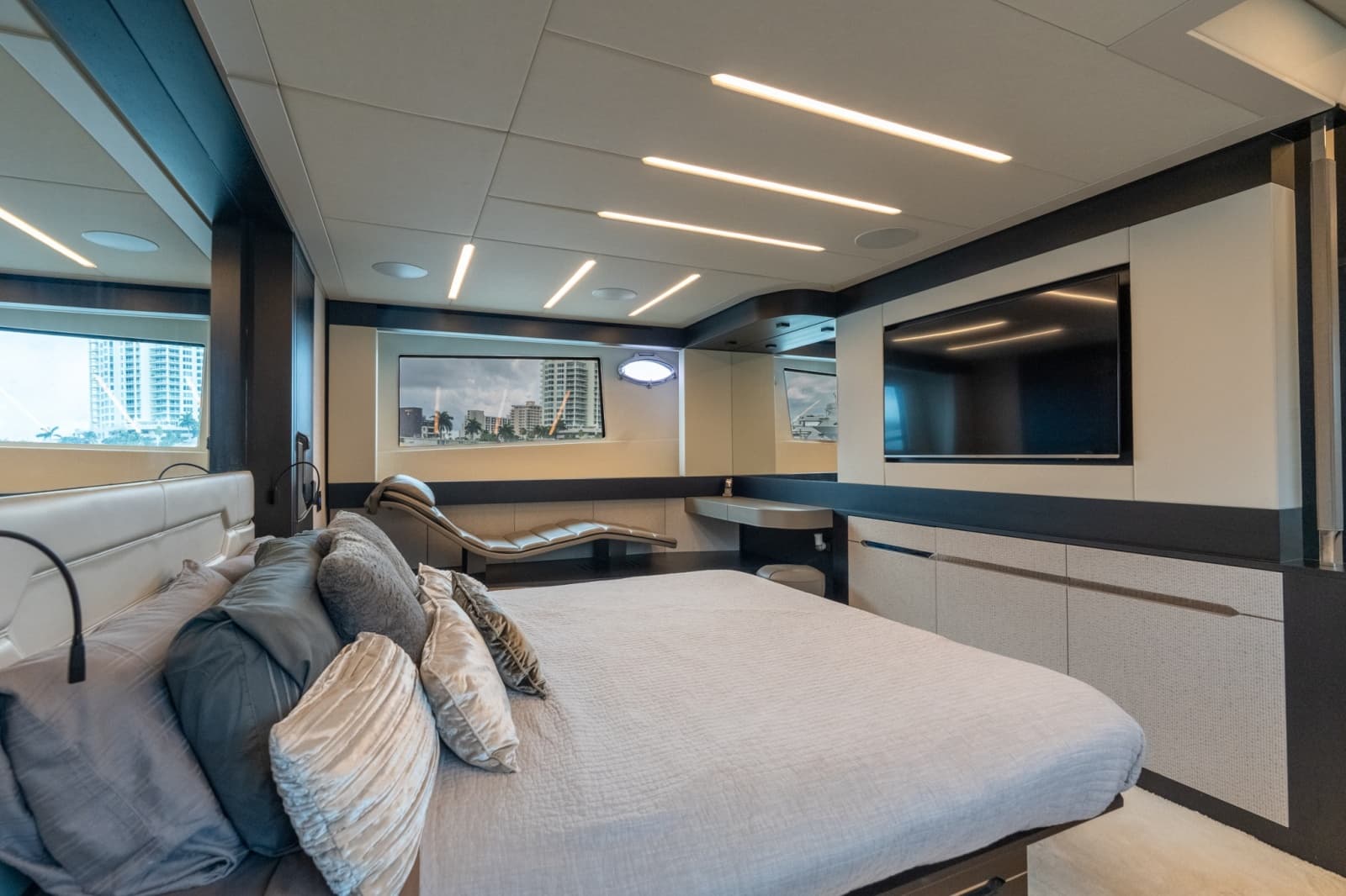 2020 Pershing 8X - Photo 58