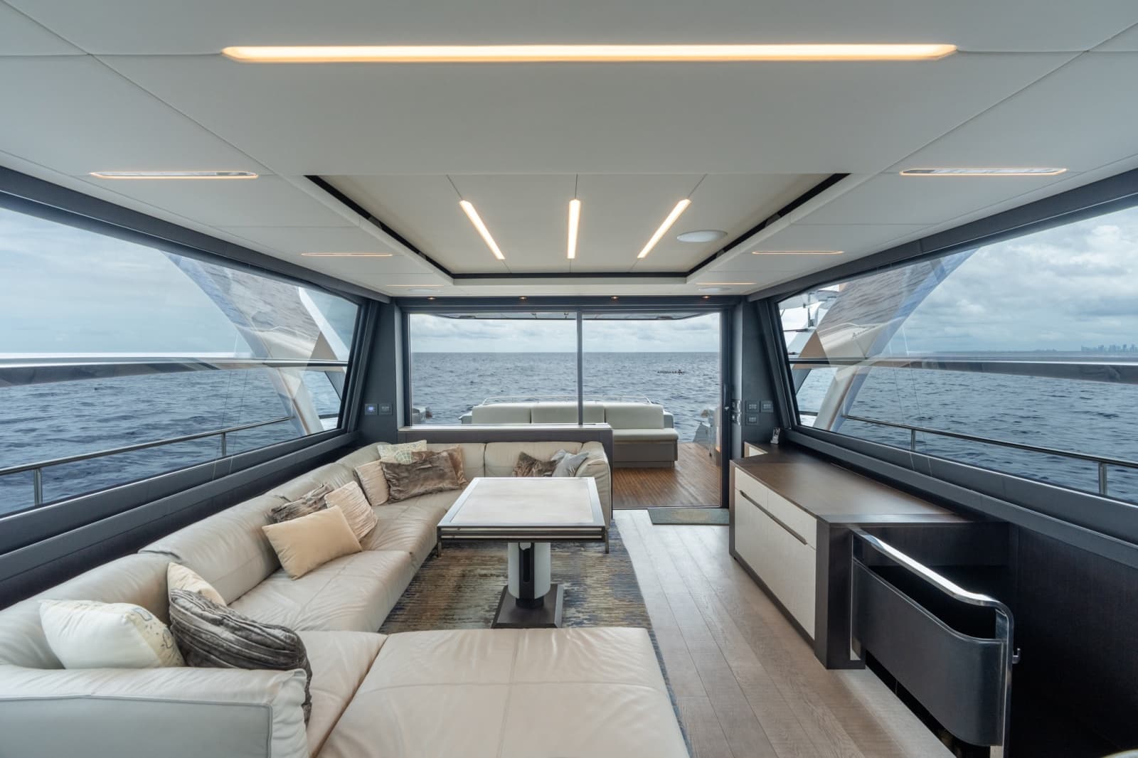 2020 Pershing 8X - Photo 46