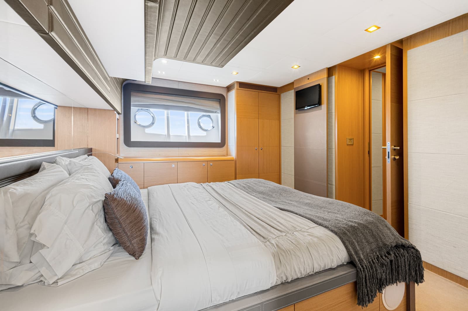 2013 Ferretti Yachts F800 - Photo 38