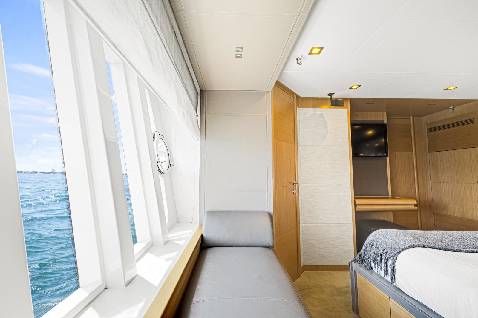 2013 Ferretti Yachts F800 - Photo 47