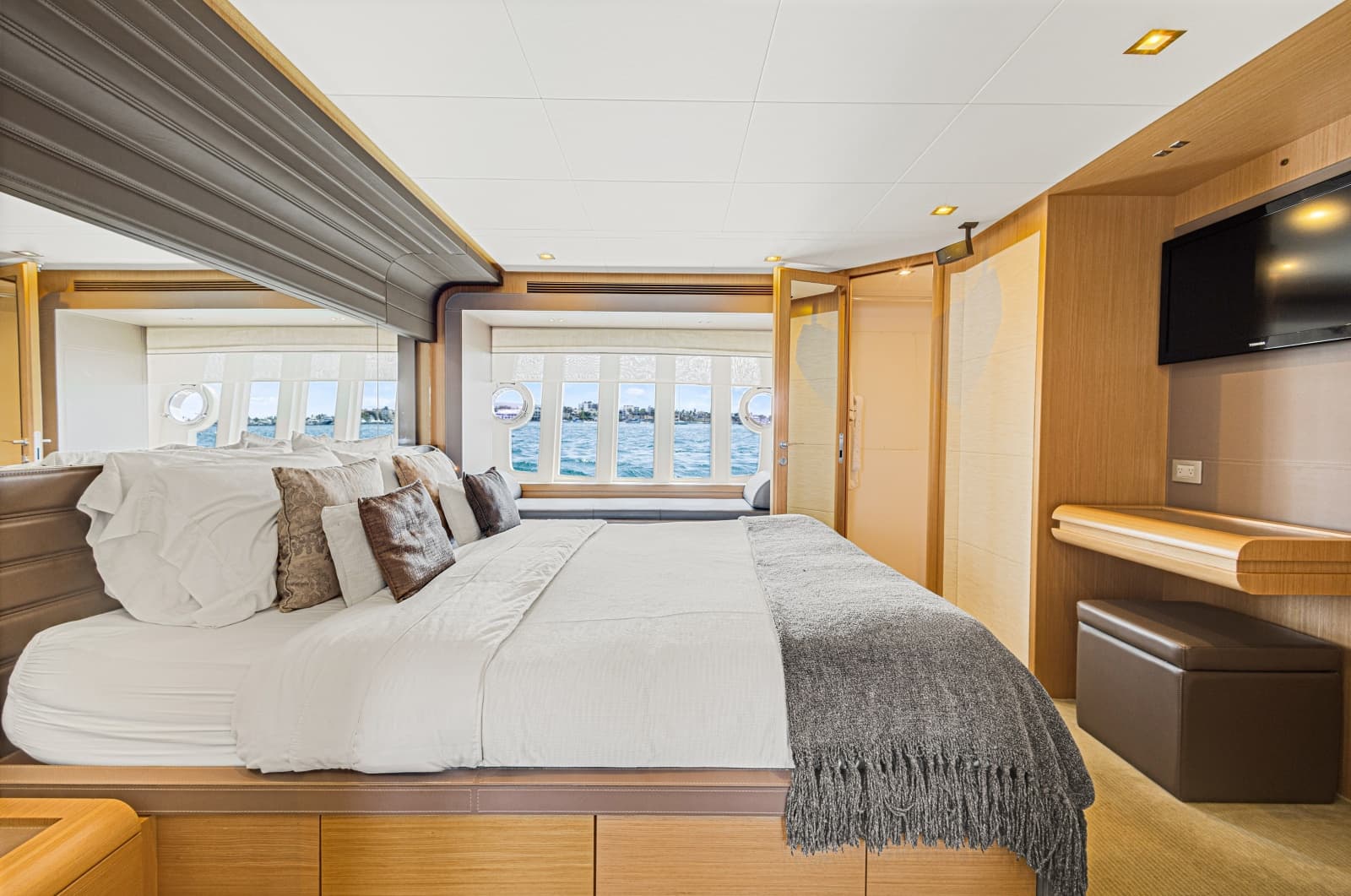 2013 Ferretti Yachts F800 - Photo 33