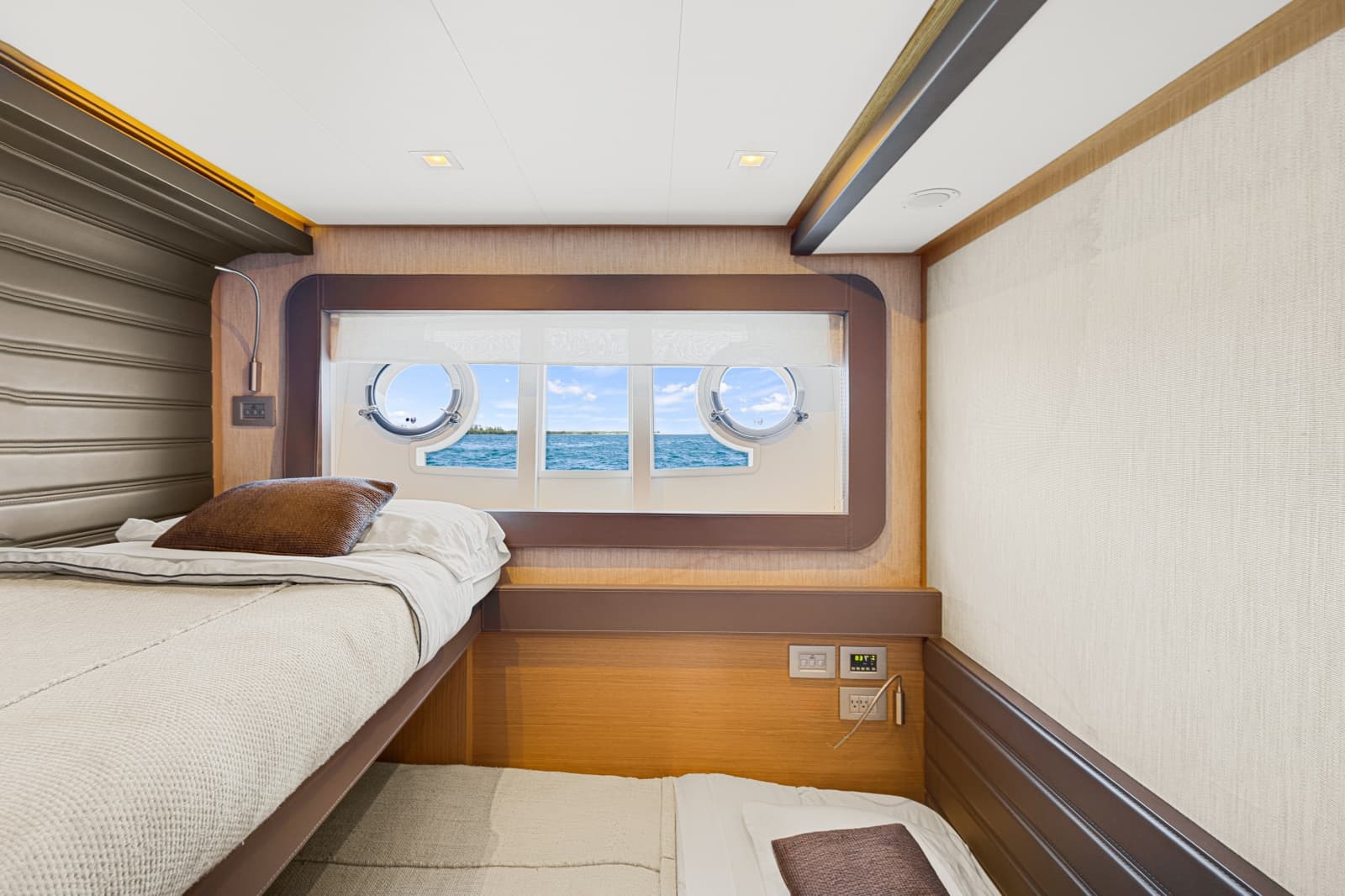 2013 Ferretti Yachts F800 - Photo 40
