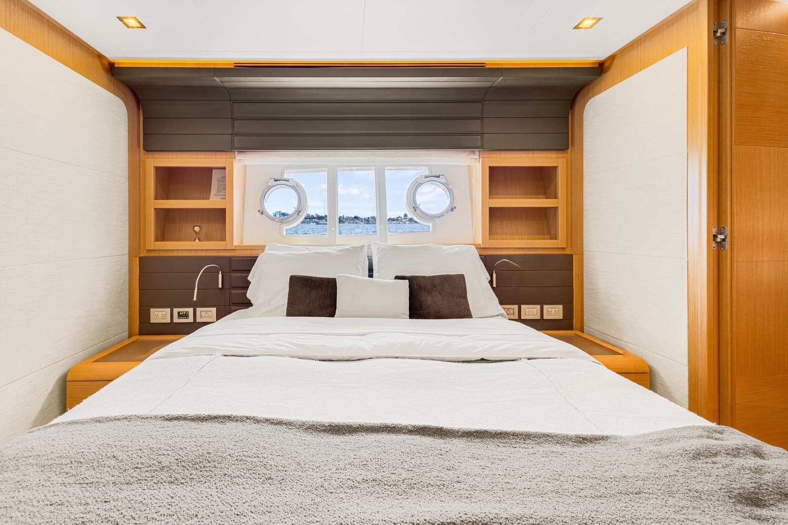 2013 Ferretti Yachts F800 - Photo 34
