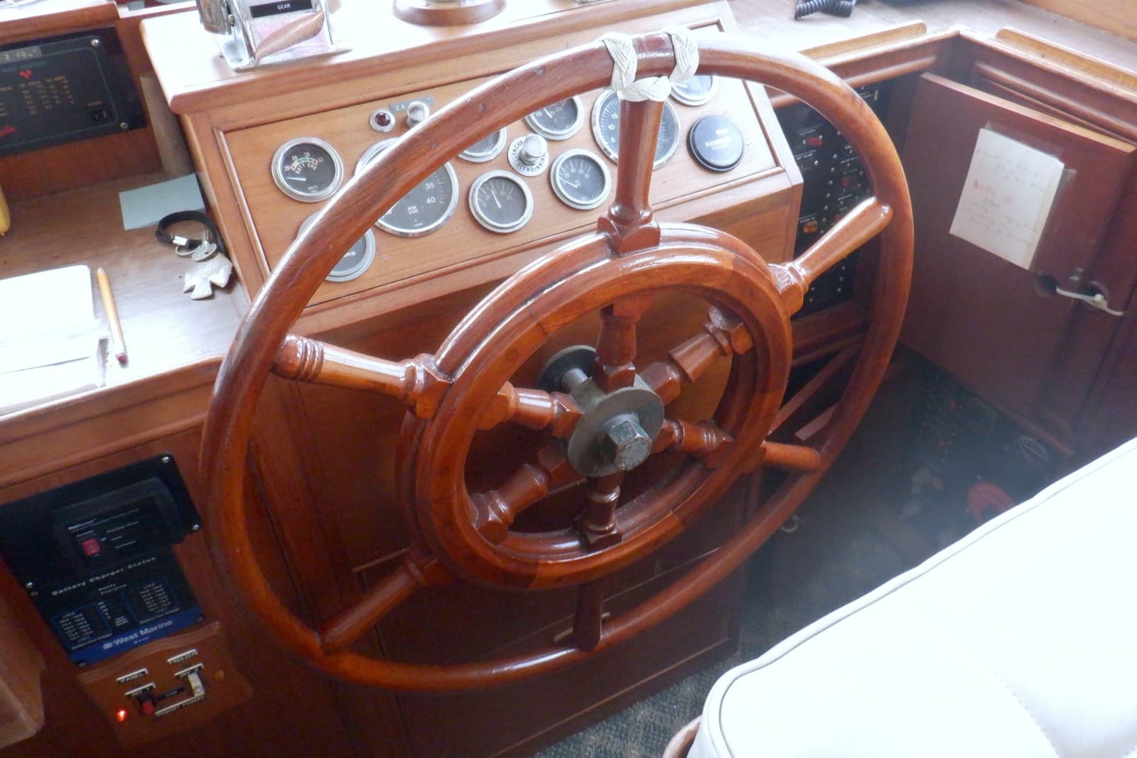 1980 Grand Banks 49 Classic - Photo 26